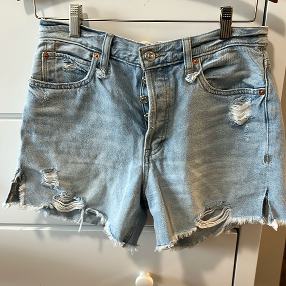Women’s We The Free Distressed Denim Shorts…size 26 - Picture 1 of 4